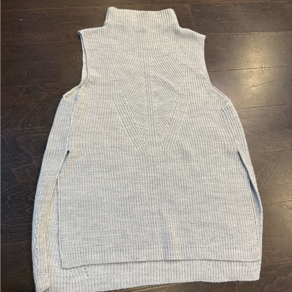 Topshop Light Gray Sleeveless Turtleneck Sweater